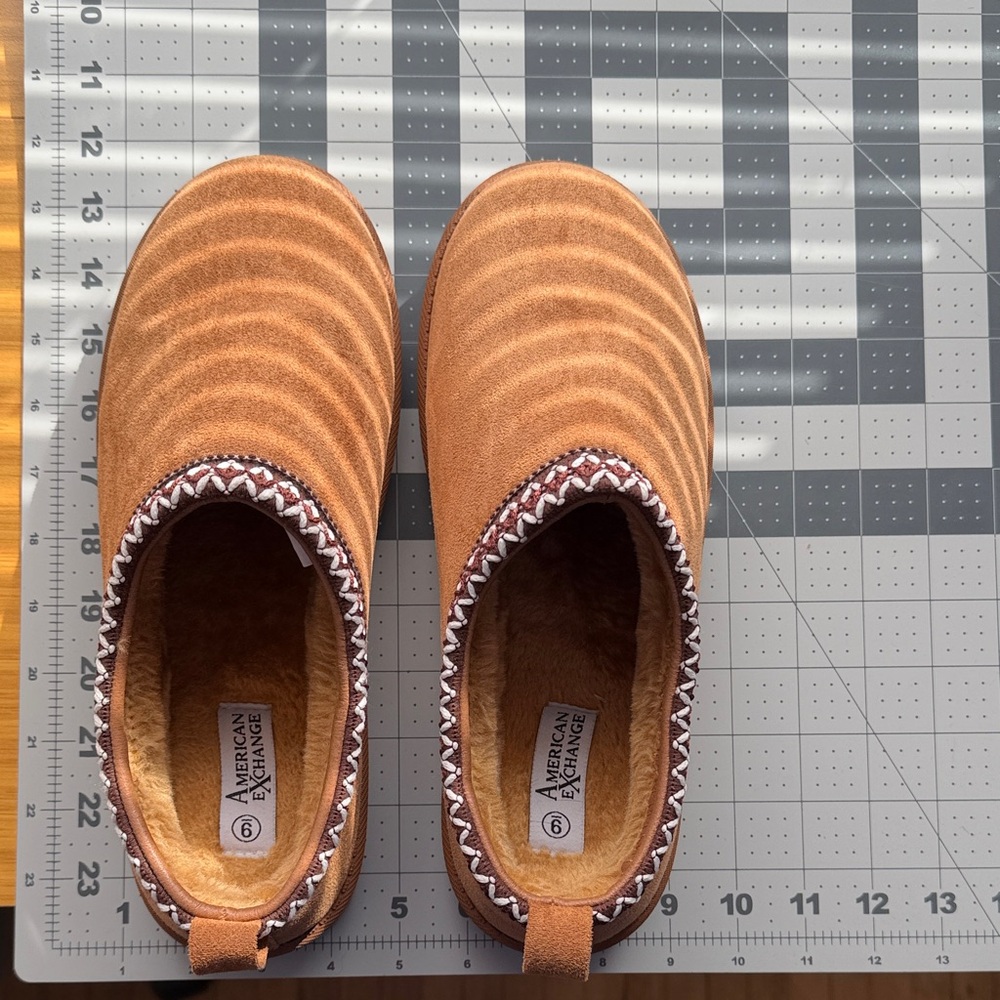 American Exchange Mens Brown Slip-On Slippers with hard bottoms size 9
